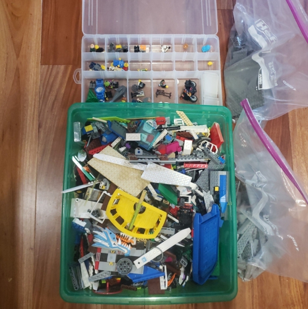Legos 17 lbs. & Star Wars Lego Character Encyclopedia